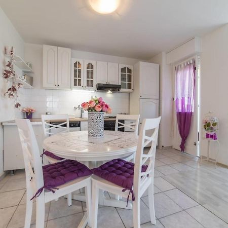 Strawberry Apartment Split Luaran gambar