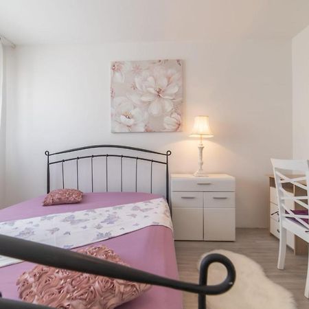 Strawberry Apartment Split Luaran gambar