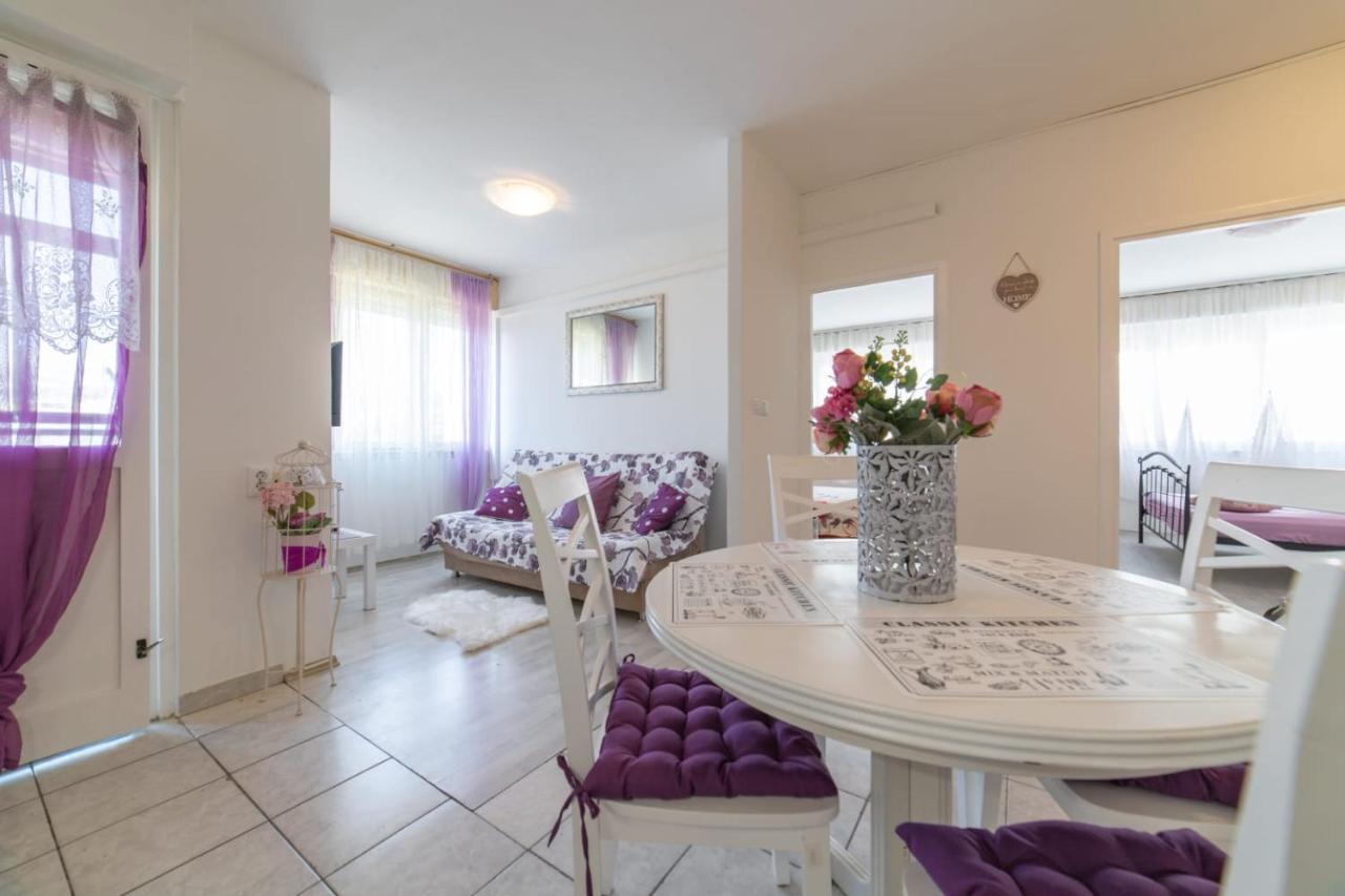 Strawberry Apartment Split Luaran gambar