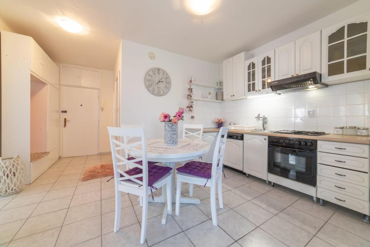 Strawberry Apartment Split Luaran gambar