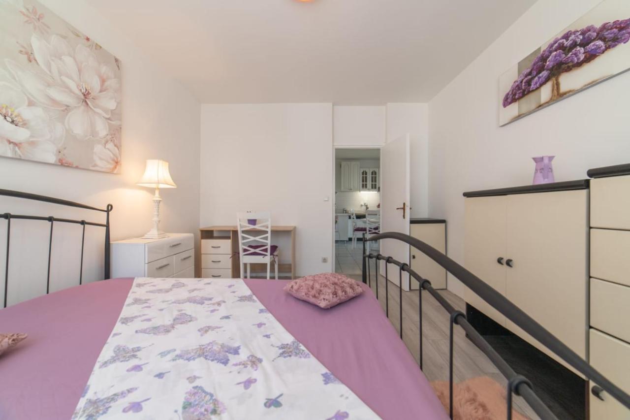 Strawberry Apartment Split Luaran gambar