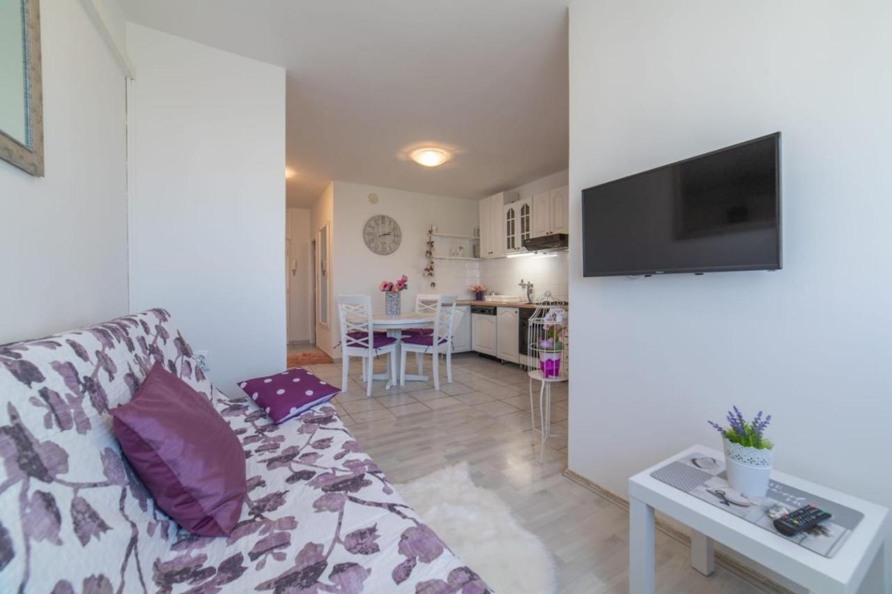 Strawberry Apartment Split Luaran gambar