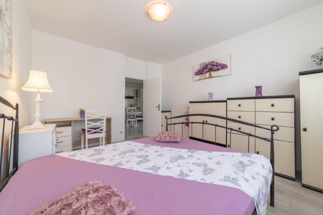 Strawberry Apartment Split Luaran gambar