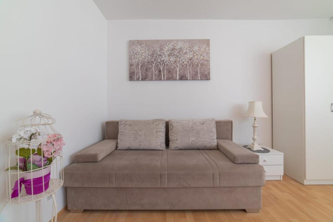 Strawberry Apartment Split Luaran gambar