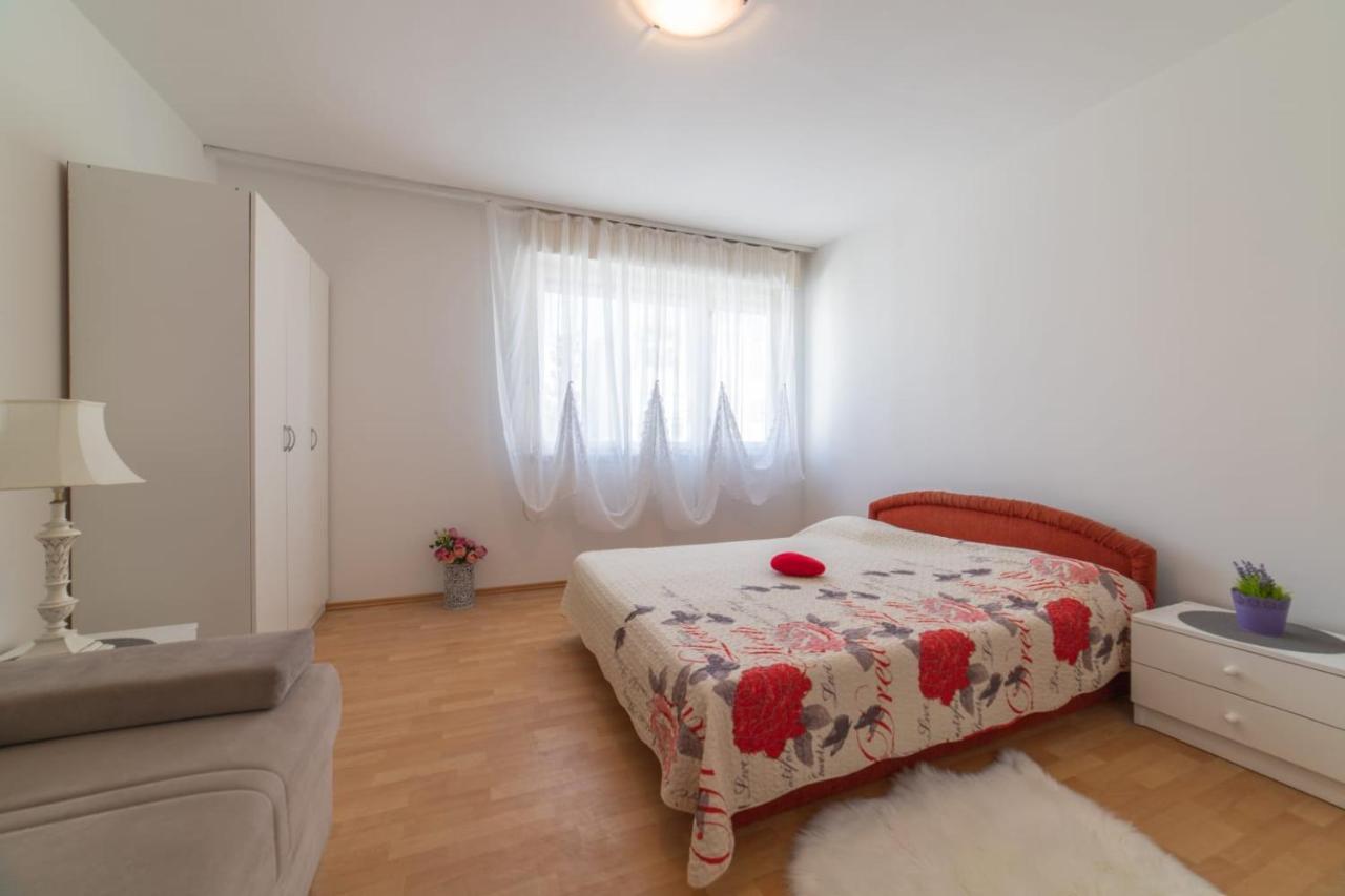 Strawberry Apartment Split Luaran gambar
