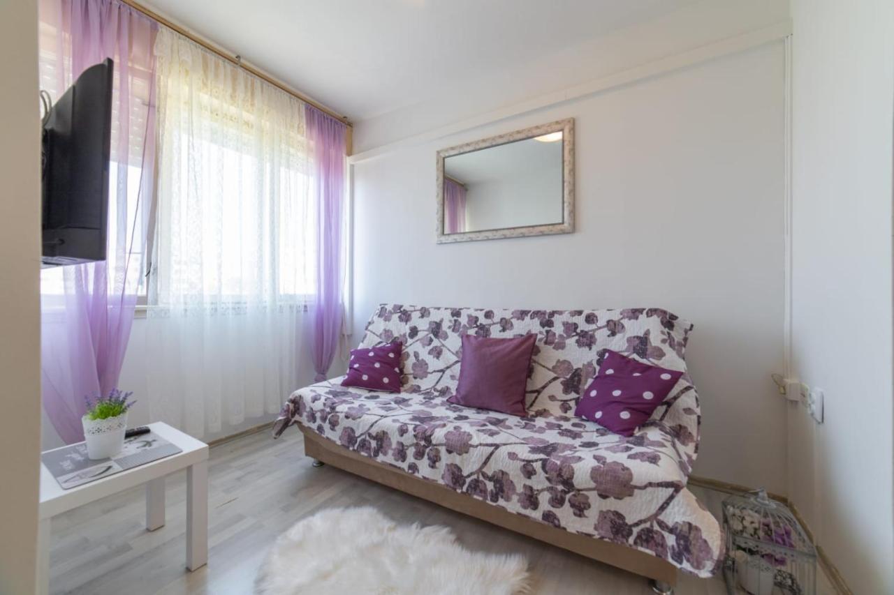 Strawberry Apartment Split Luaran gambar